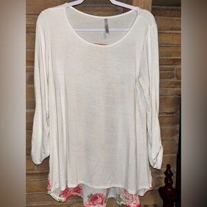 Red‎ Lolly Top Women’s L, High Low 3/4 Sleeved Floral Blouse